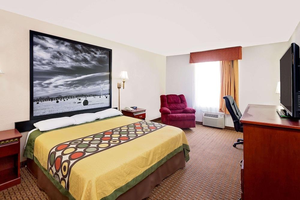 Super 8 by Wyndham Plainview photo 15