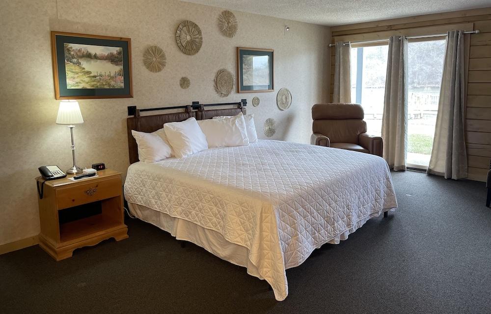 Paddle Wheel Inn photo 6