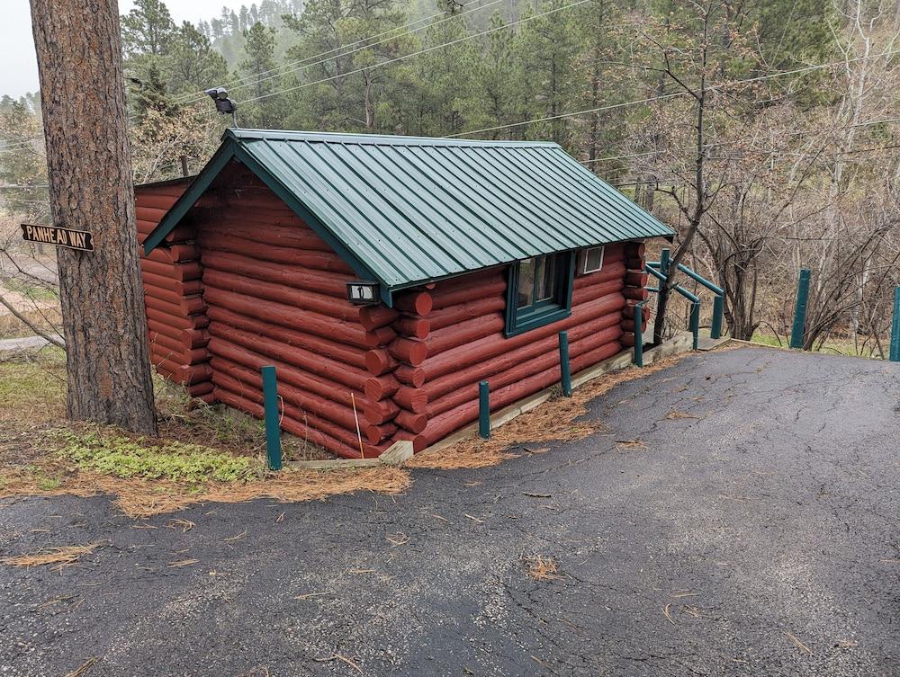Ponderosa Pines Inn and Cabins photo 63