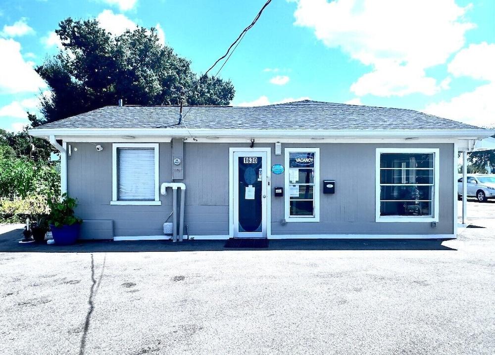Lemon Bay Motel photo 16