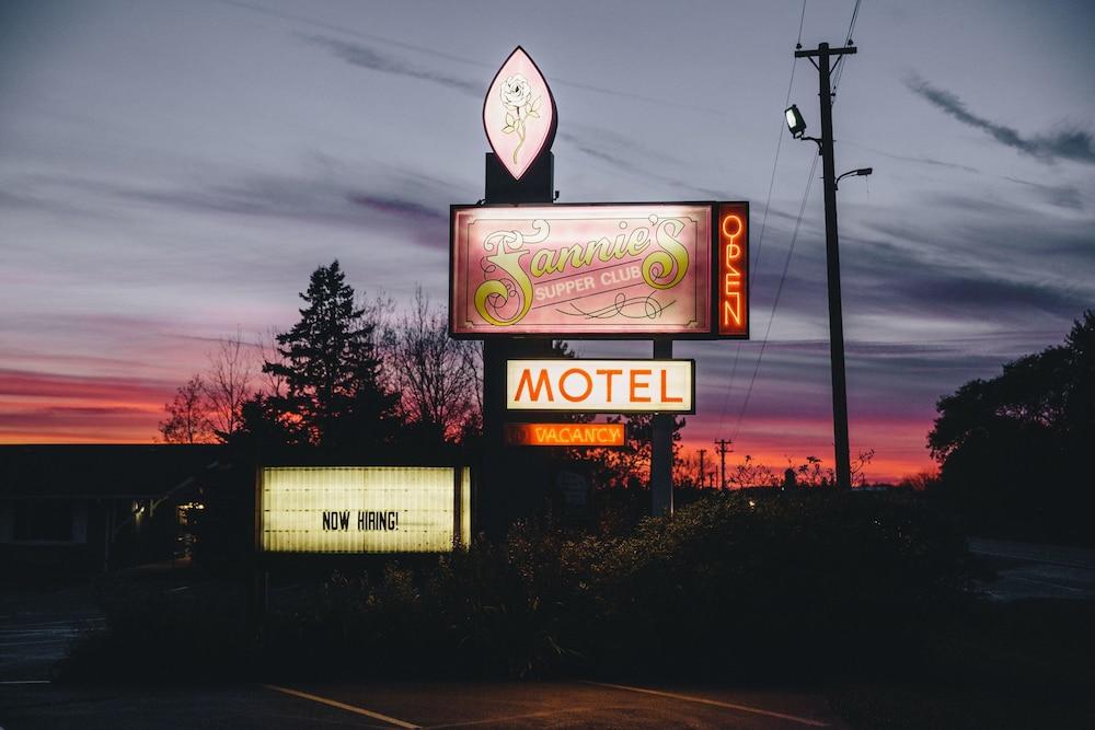 Fannies Supper Club and Motel photo 5