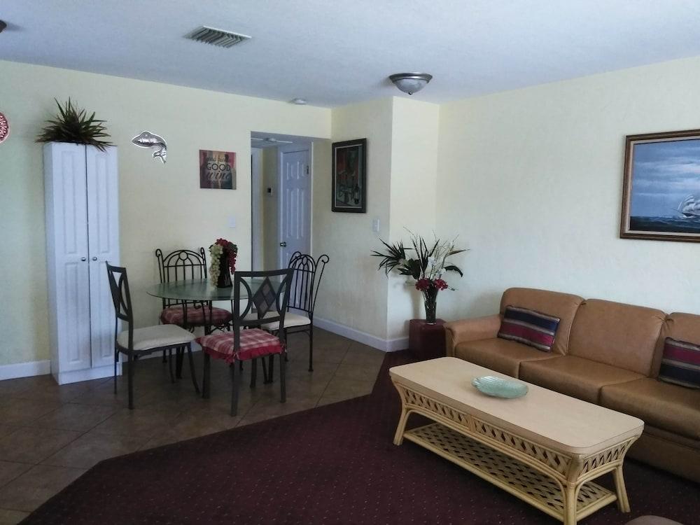 Swashbuckler Motel photo 18