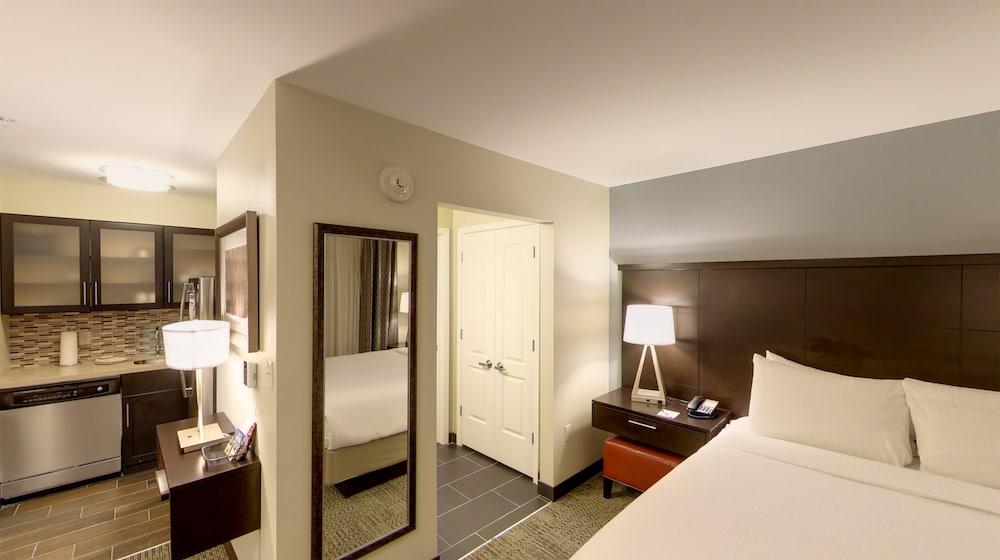 Staybridge Suites Ann Arbor- Univ of Michigan by IHG photo 11