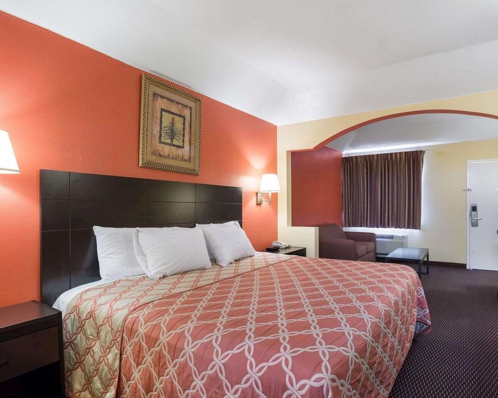 Rodeway Inn & Suites Humble IAH photo 22