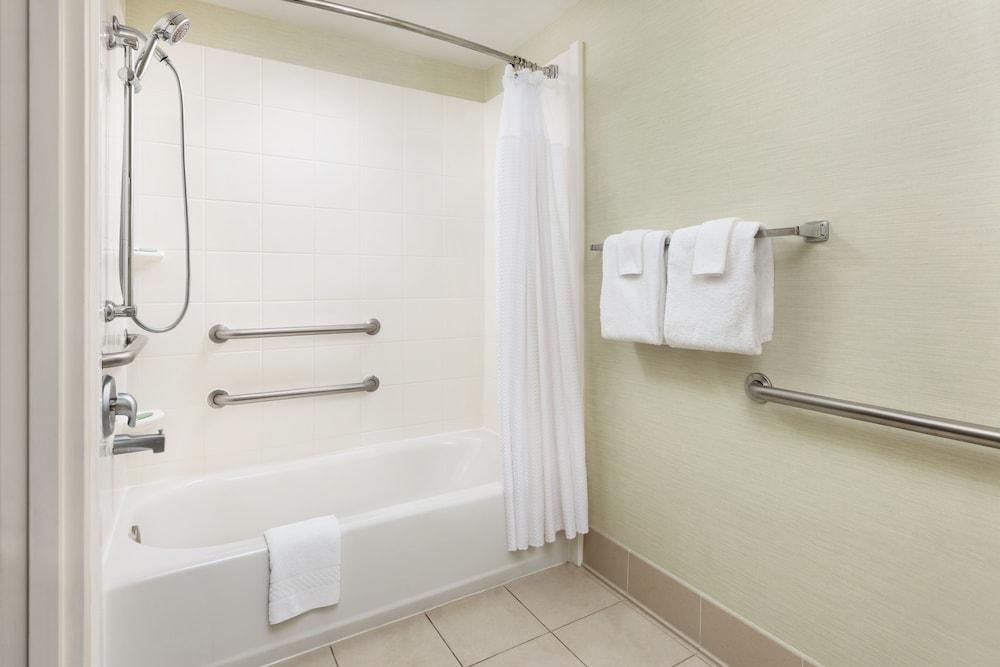 Courtyard Flint by Marriott photo 15