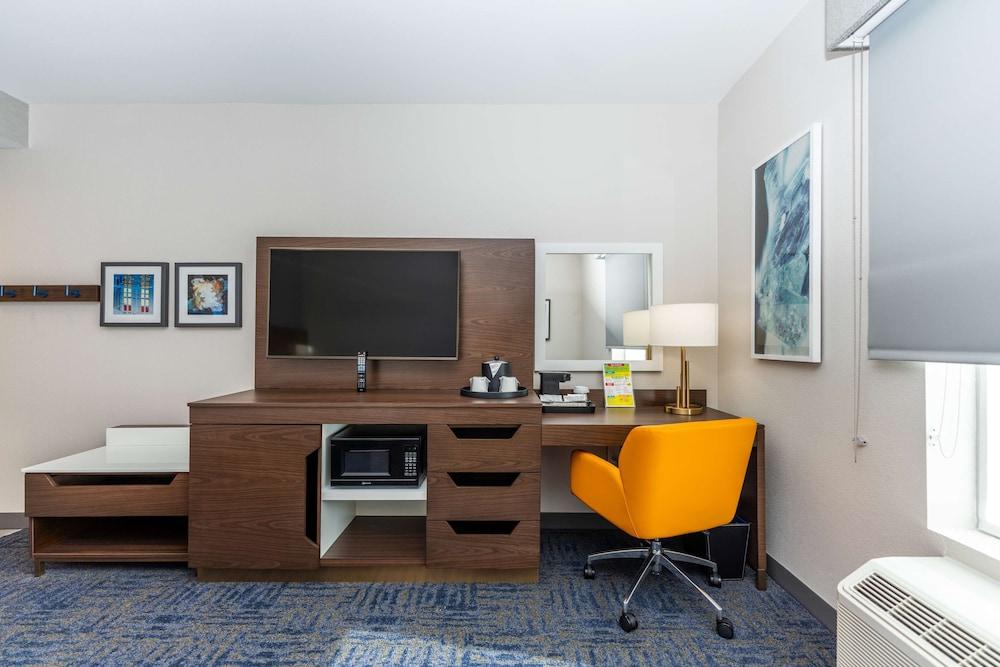 Hampton Inn & Suites Houston Sugar Land photo 39