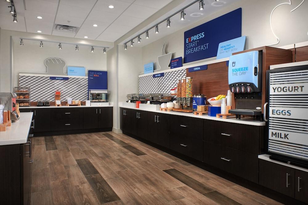 Holiday Inn Express Amherst - Lockport by IHG photo 41