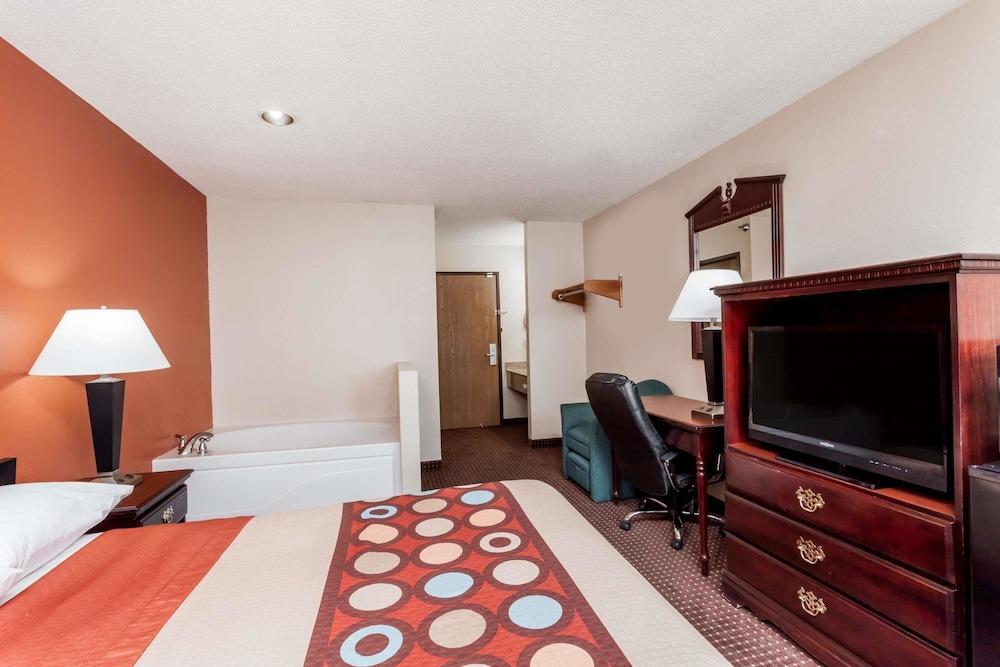 Super 8 by Wyndham Harrisburg photo 9