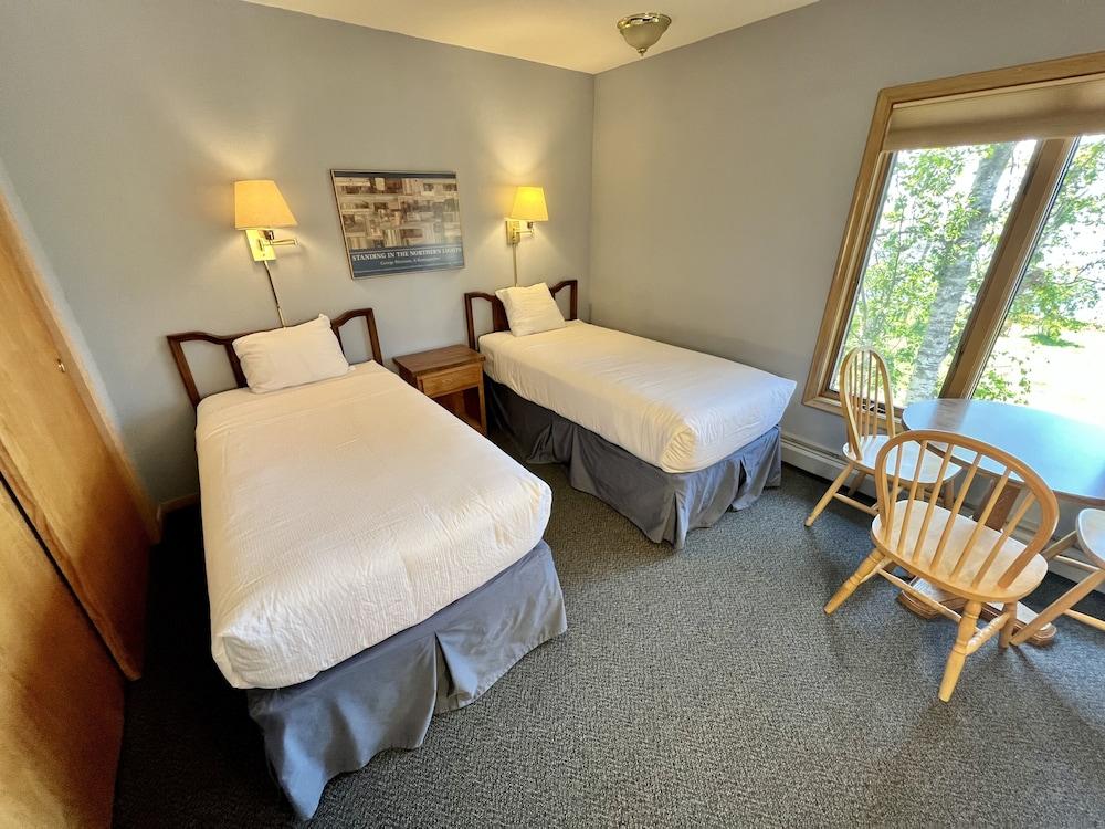 Thomsonite Beach Inn photo 36