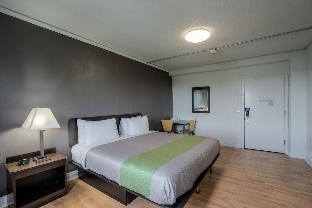 Quality Inn & Suites Kansas City Downtown photo 52