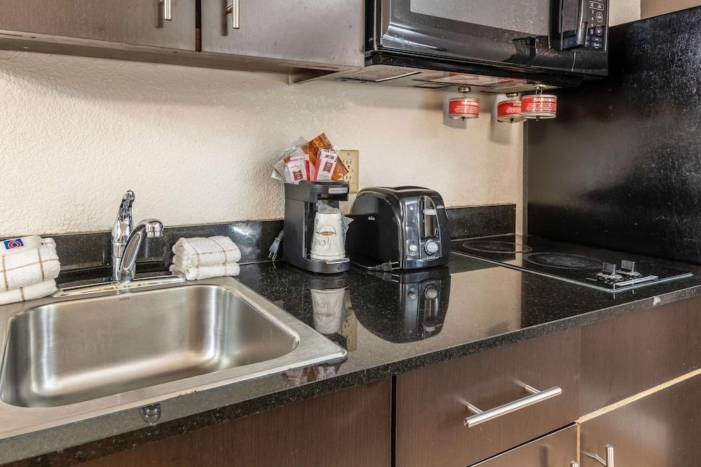 Studio 6 Fort Worth, TX - West Medical Center photo 6