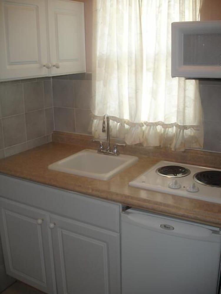 Belleair Village Motel photo 9