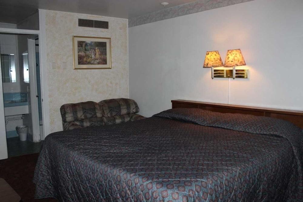Thunderbird Motel photo 18