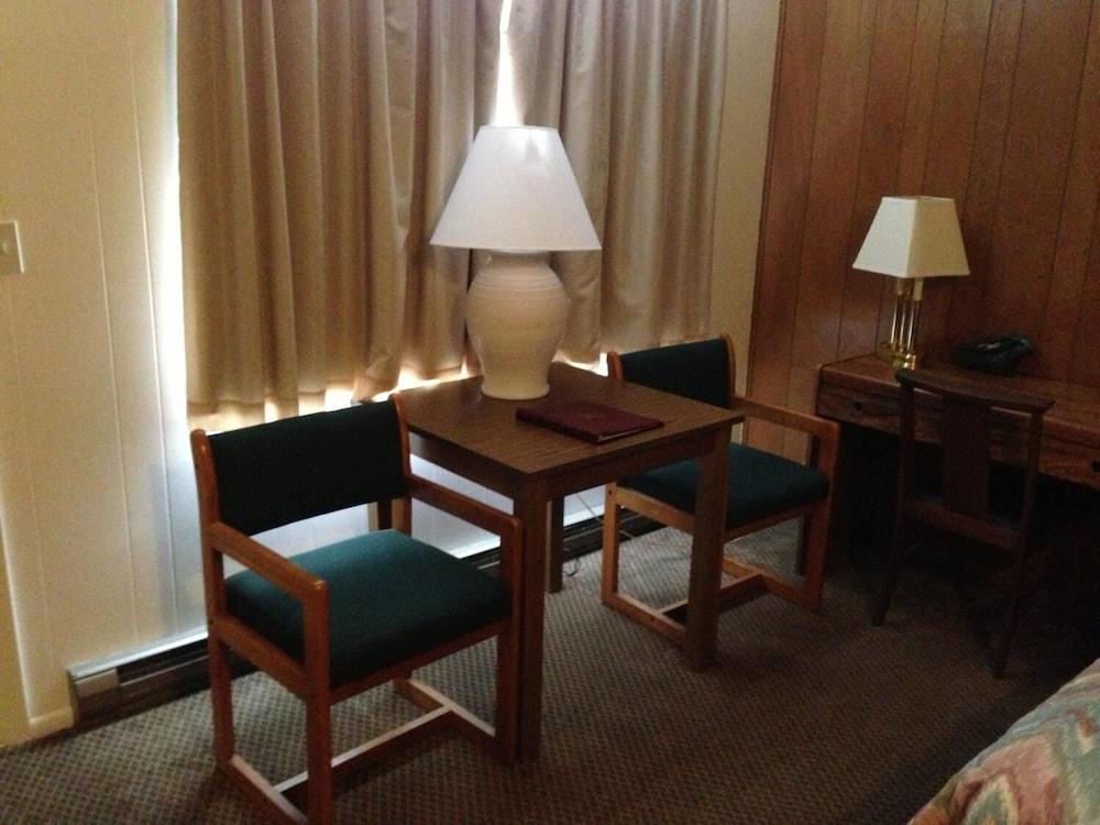 Capri Motel photo 23