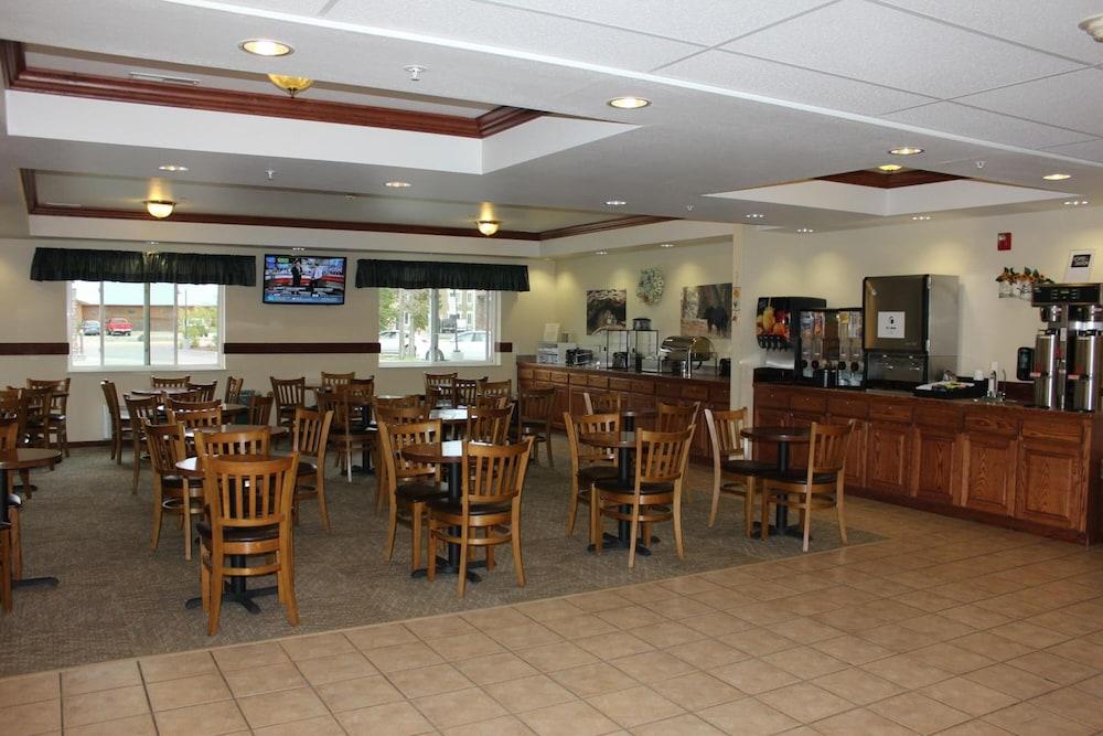 Yellowstone Lodge photo 17