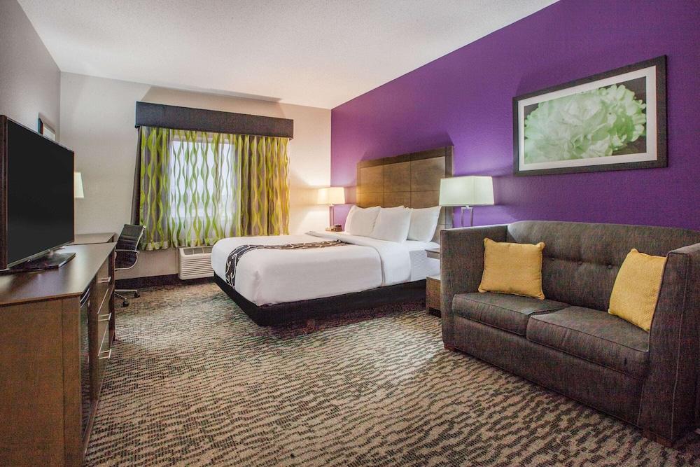 La Quinta Inn & Suites by Wyndham Elkhart photo 3