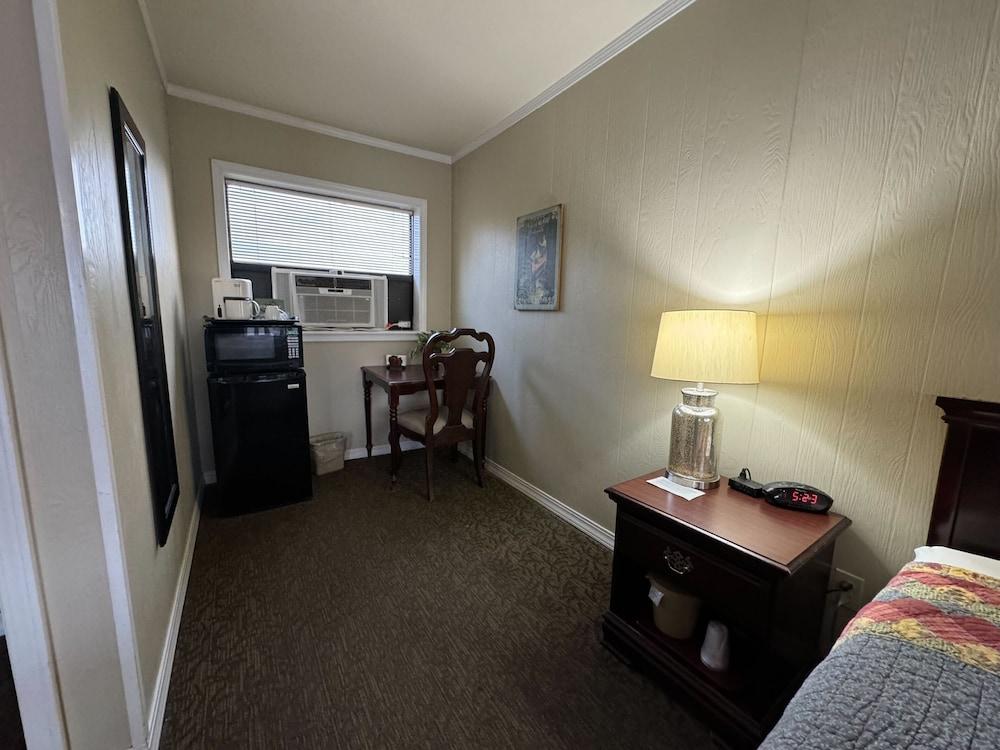 Carlton Marion Inn photo 43