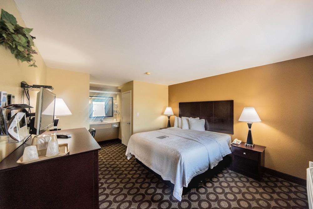 Relax Inn & Suites photo 32