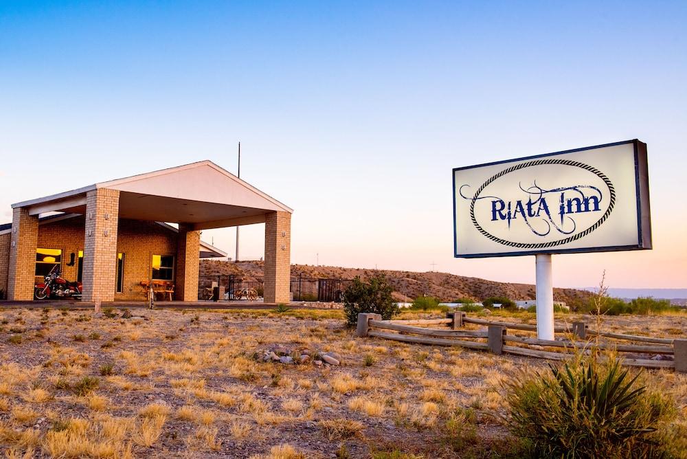 Riata Inn photo 1