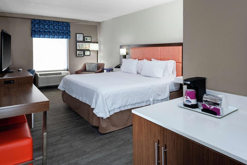 Hampton Inn Woodbridge photo 10