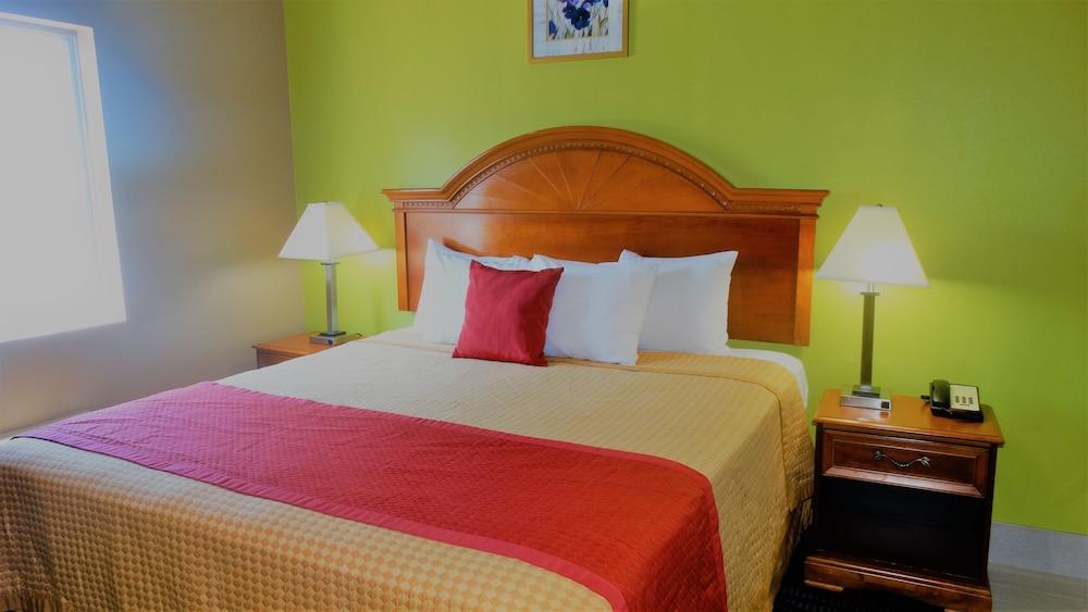 Oak Tree Inn & Suites photo 5