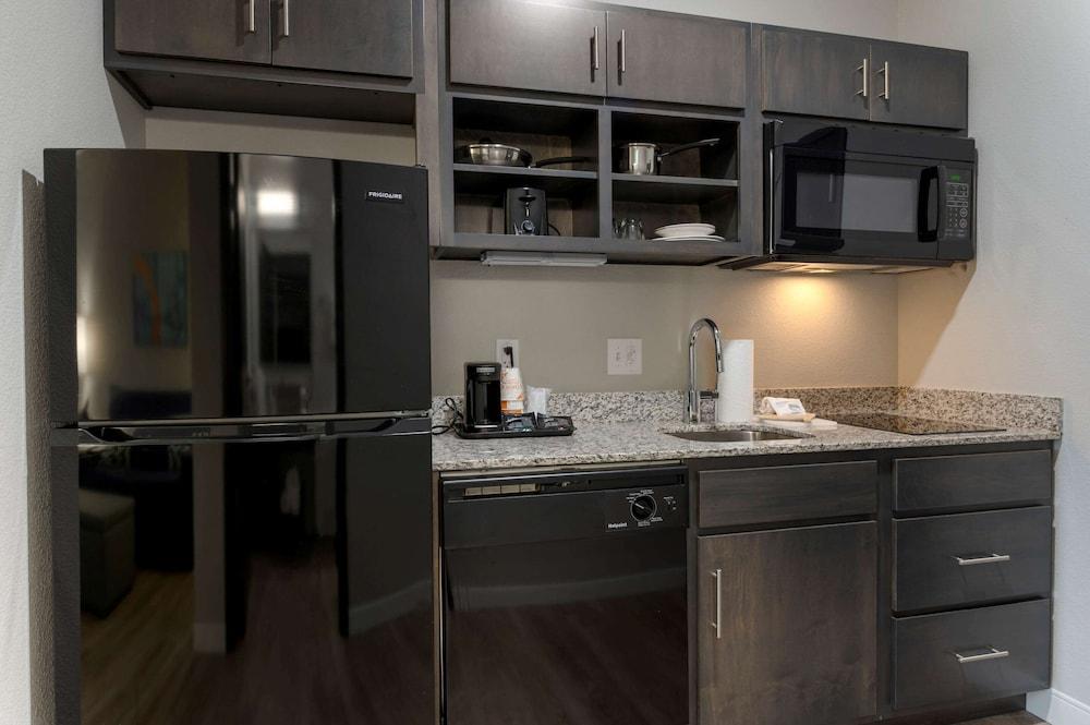 MainStay Suites Cincinnati University - Uptown photo 17