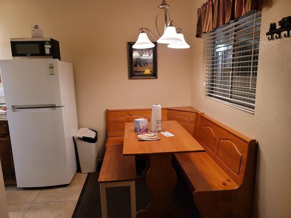 Hillcrest Suites & Cabins photo 7