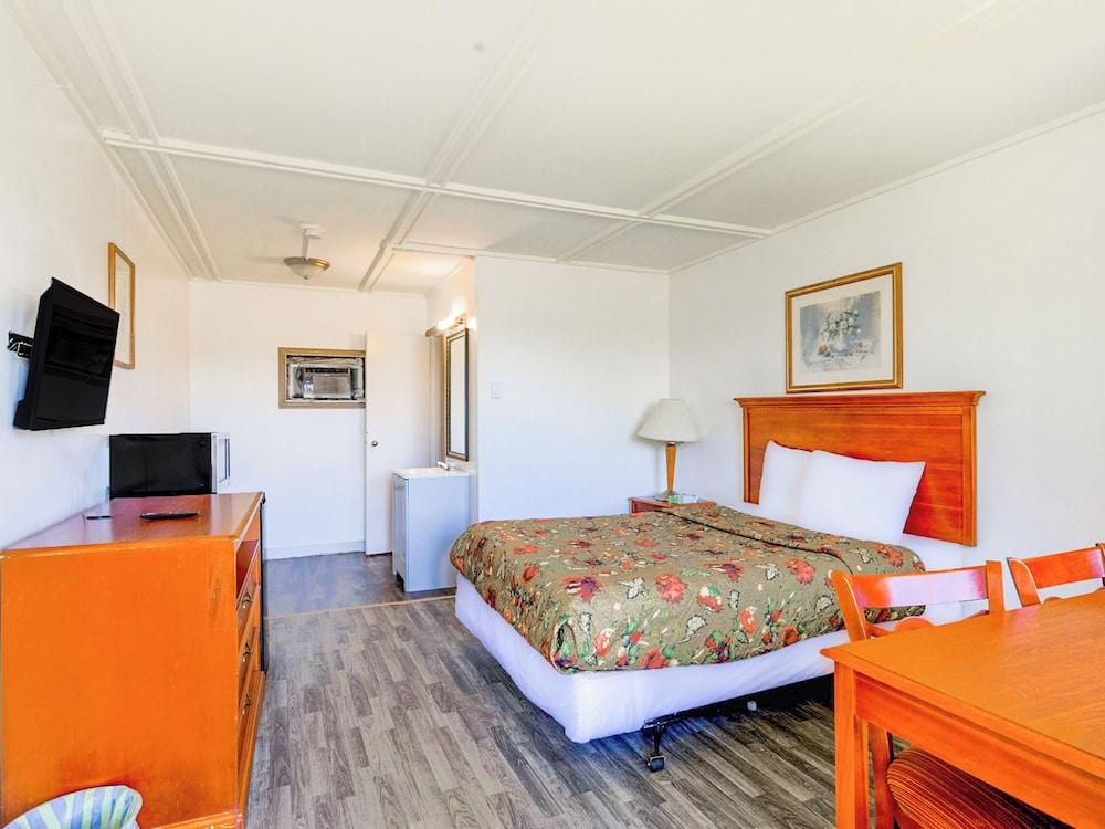 Country Hearth Inn & Suites By OYO Sturgis photo 33