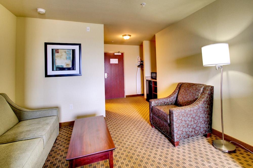 Stanton Inn & Suites photo 32