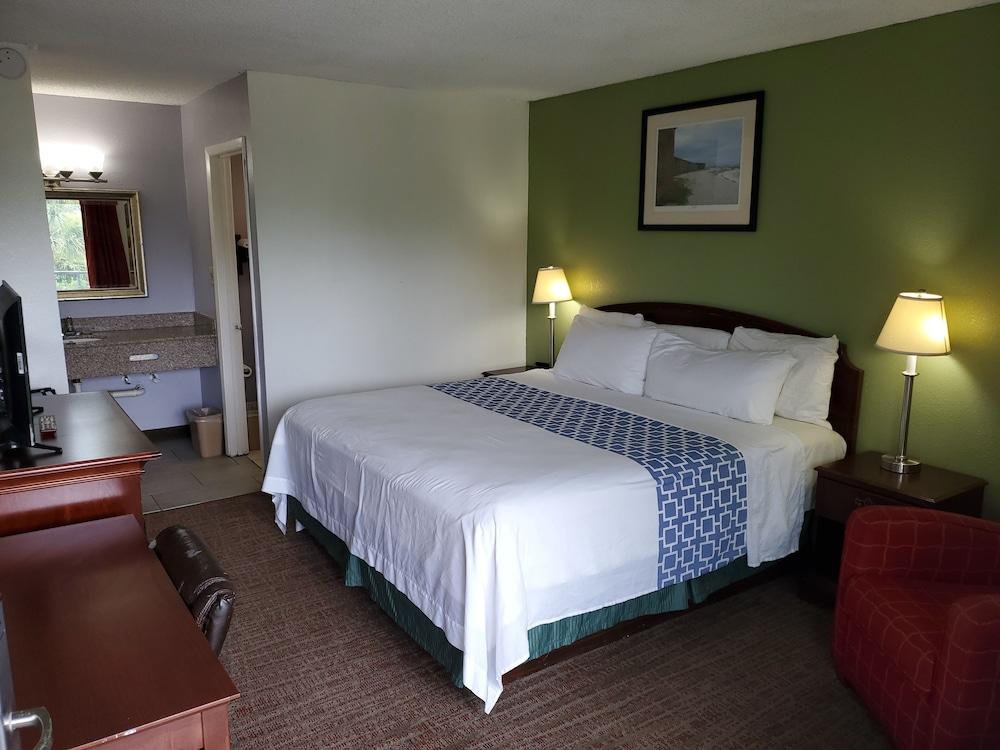 Econo Inn photo 26