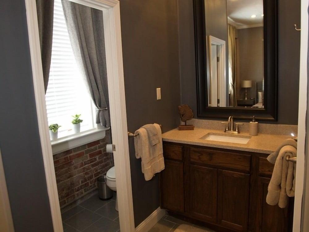 Hamilton House Inn photo 35