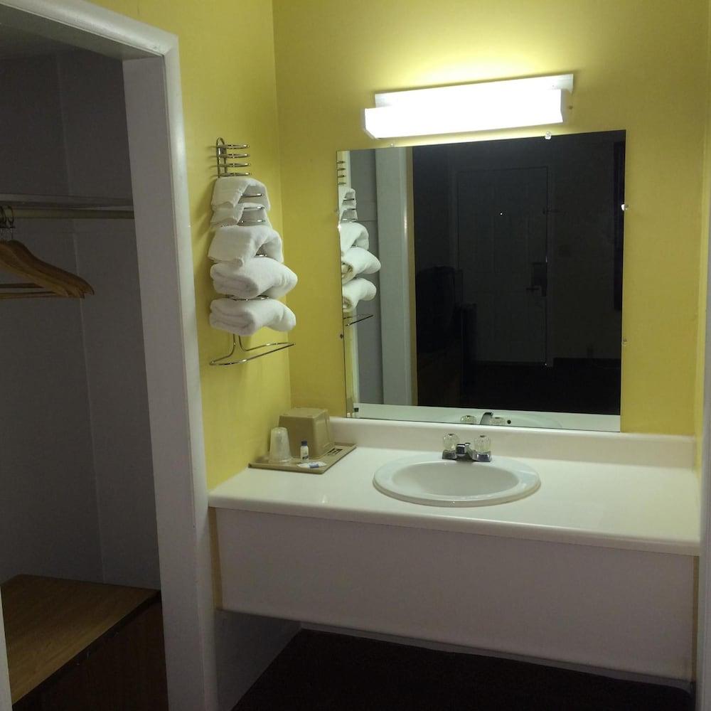 Super 7 Motel Sedalia photo 30