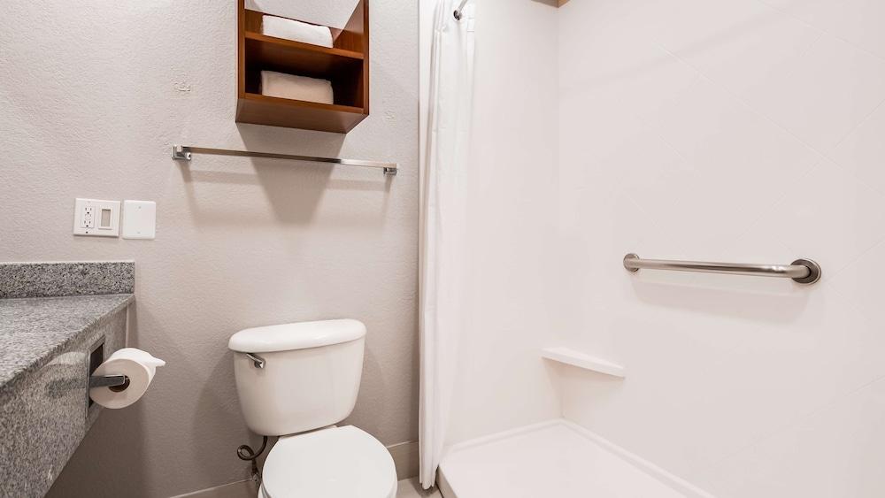 Best Western Plus Yukon photo 8
