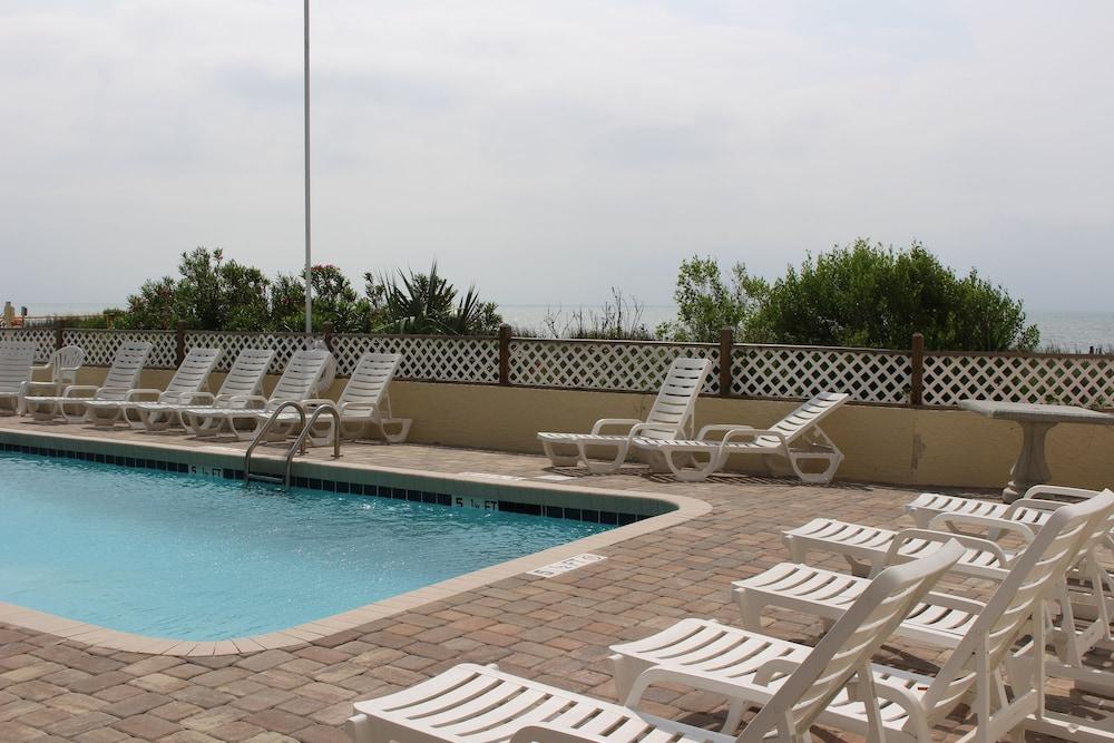 Blu Atlantic Oceanfront Hotel & Suites photo 10