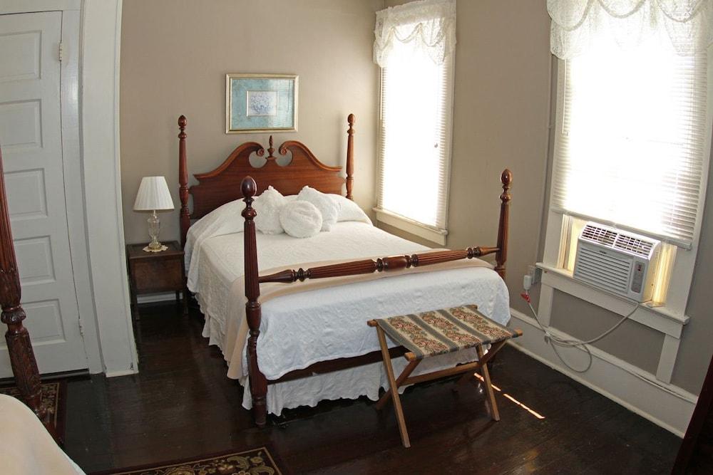 Jarrett House photo 3
