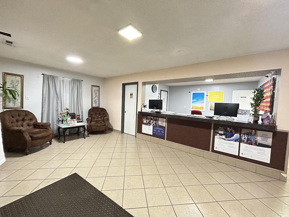 Days Inn by Wyndham Branson near Theatre District photo 13