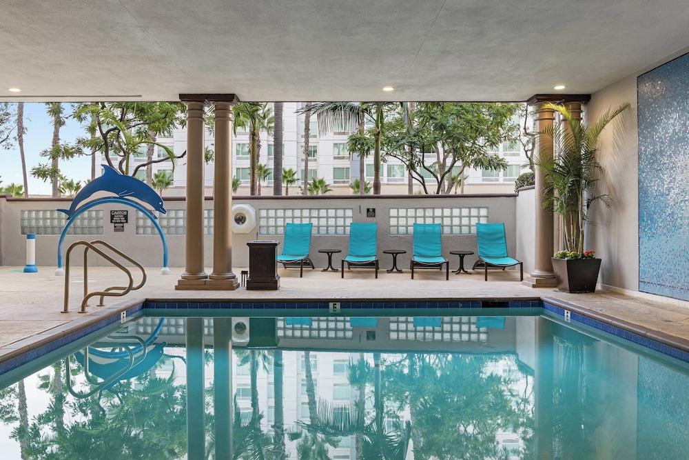 Peacock Suites photo 30