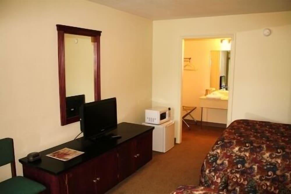 The Holiday Motel & Restaurant photo 2