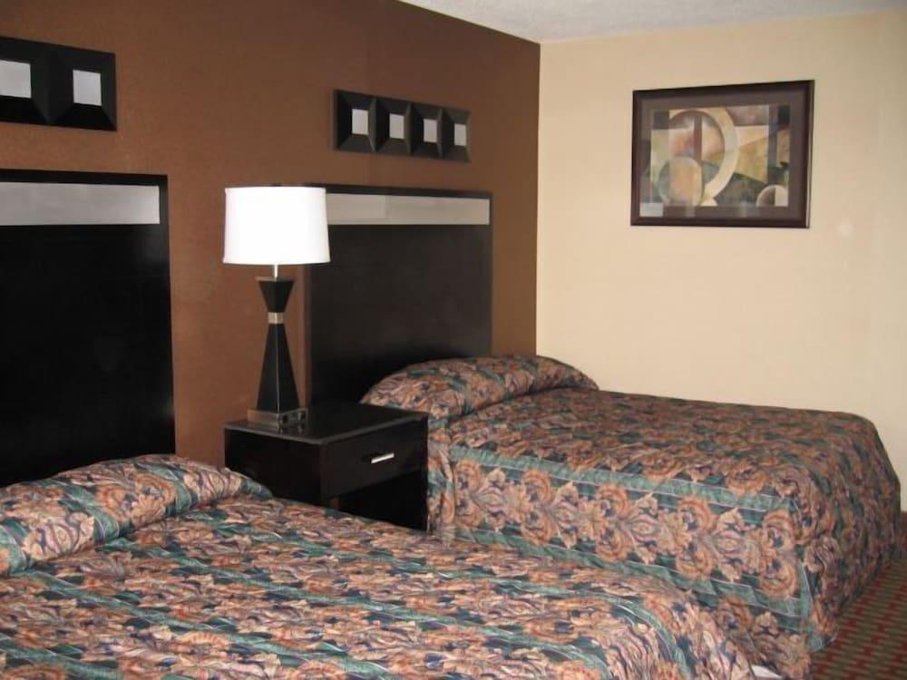 Townhouse Inn & Suites photo 27