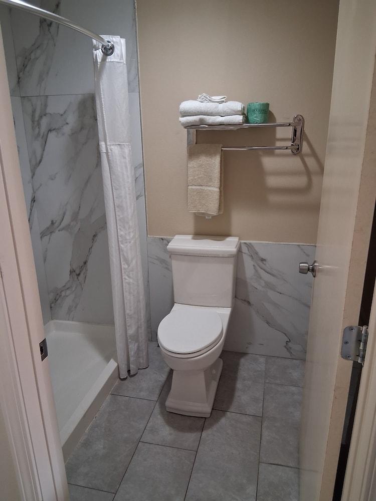 Cameron Inn & suites photo 6