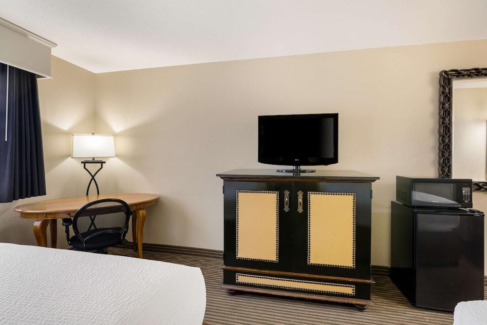 Revel Hotel Minot, SureStay Collection by Best Western photo 20