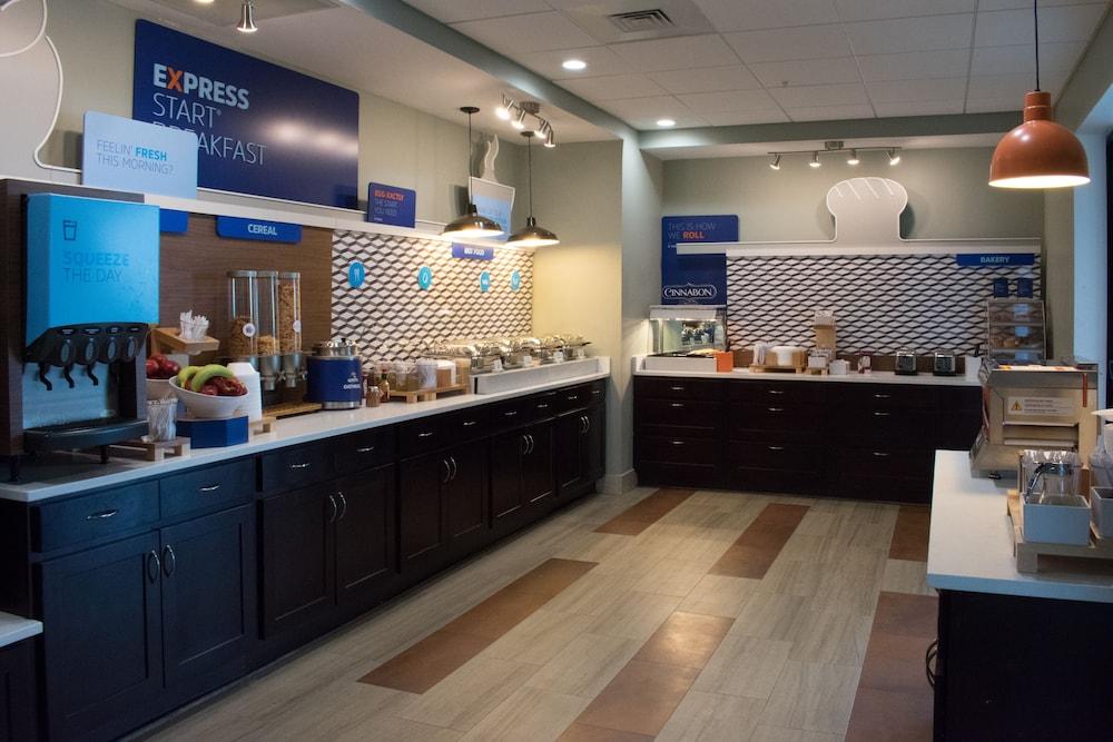 Holiday Inn Express and Suites West Memphis by IHG photo 23
