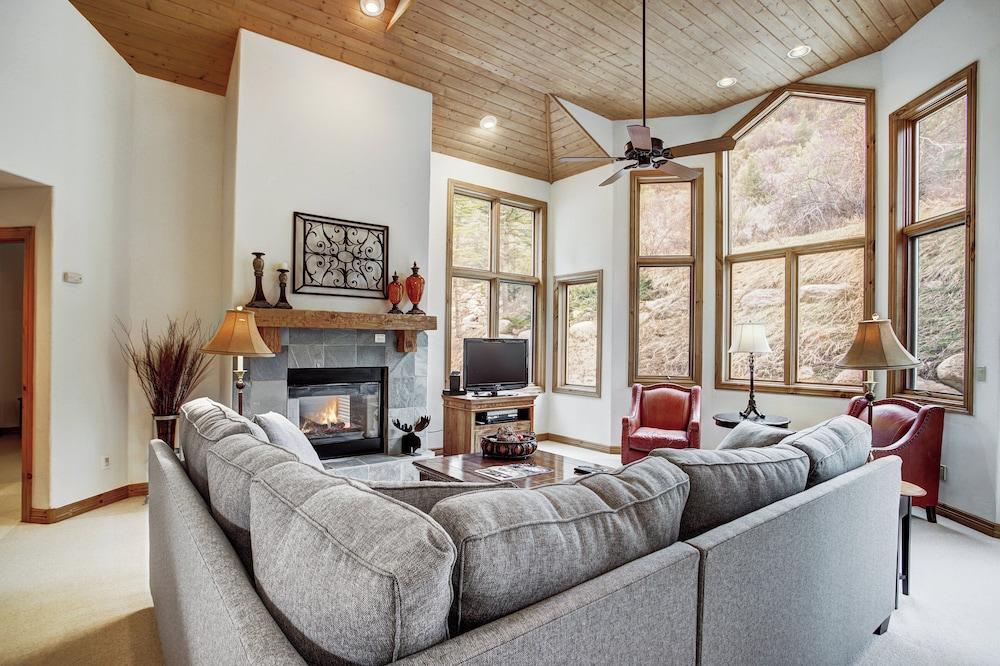 Arrowhead Village, A Vail Resorts Property photo 1