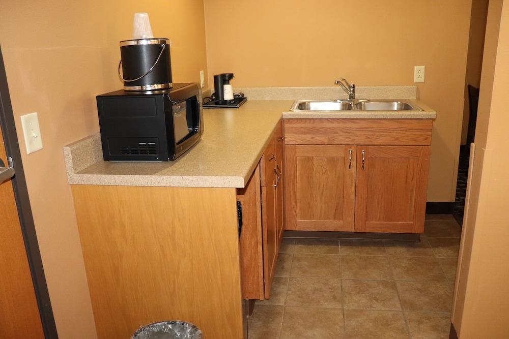 Prairie Inn and Suites Holmen/La Cross photo 21