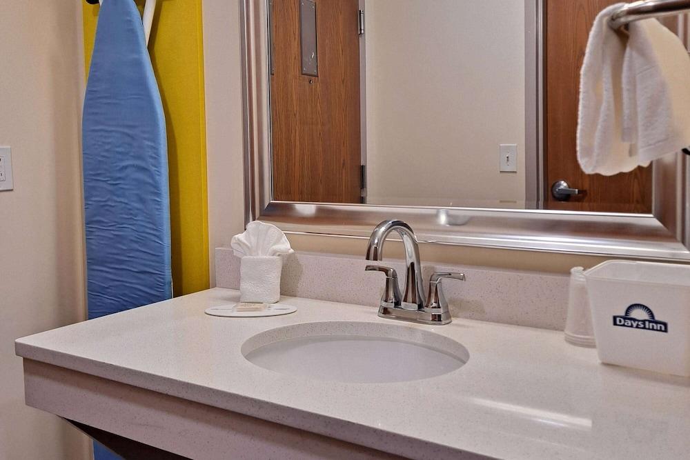 Days Inn by Wyndham Grayson photo 33