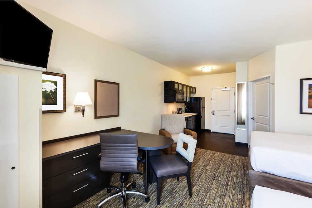 Candlewood Suites Lenexa - Overland Park Area by IHG photo 28