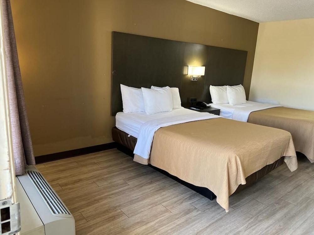 Rodeway Inn Walterboro I-95 photo 10