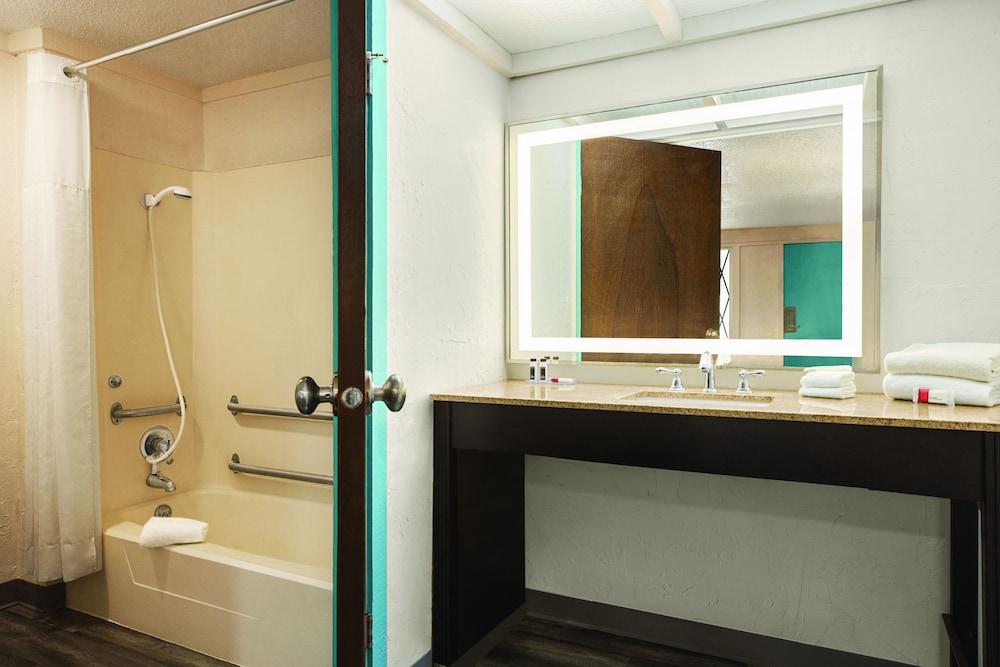 Dover Inn & Suites photo 15
