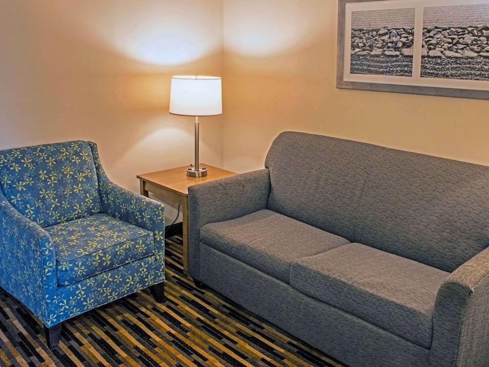 Quality Suites Lake Wright - Norfolk Airport photo 30