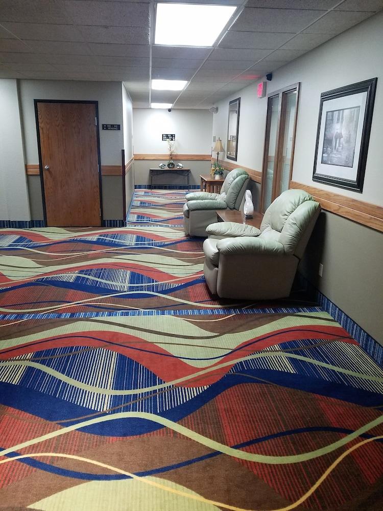 Apple Tree Inn and Suites photo 22